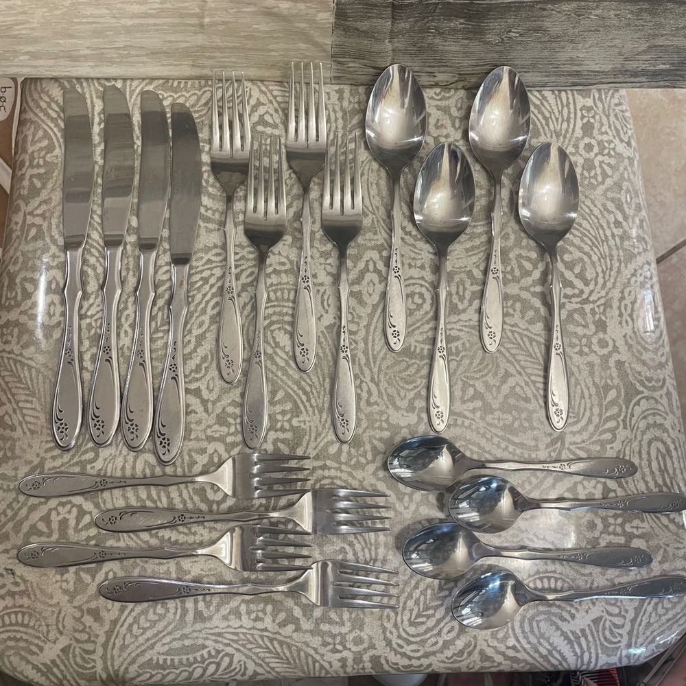 Rogers & Co Floral Stainless Flatware Set 20pc Korea Vintage Silverware